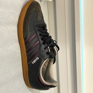 Adidas Samba.